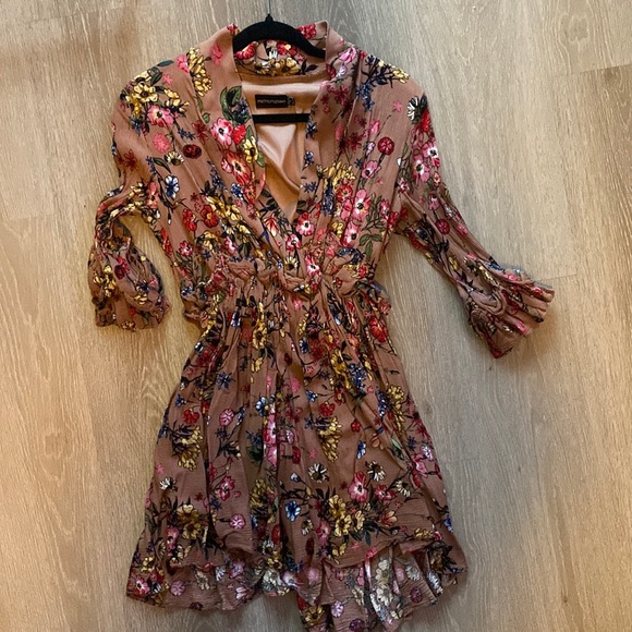 Pretty Little Thing Dark Nude Floral Frill Detail Pleated Skater Dress size US 4 - Picture 4 of 8